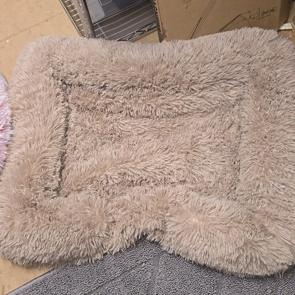 A2/Lot of three Pet Bedding
